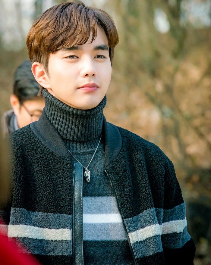Jo Ji-Ah disfarçada de Aji-3 em cena com Kim Min-kyu