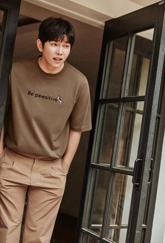 Yoon Kyun-sang em sessão de fotos ou evento
